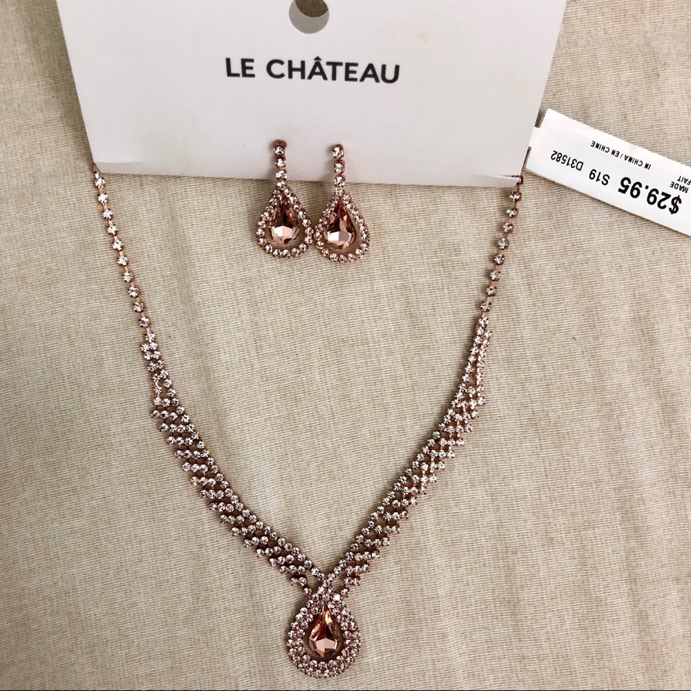 Le Chateau. Jewelry set